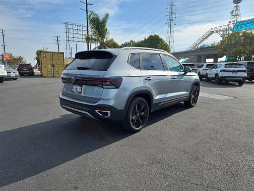 2025 Volkswagen Taos 1.5T SE