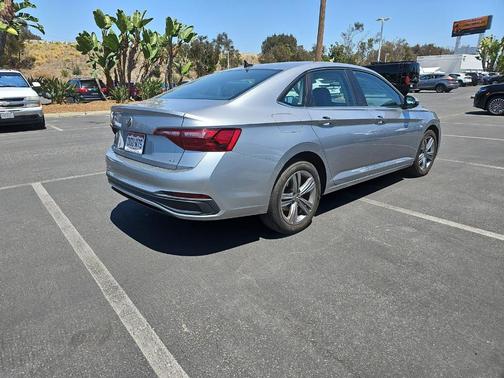 Pyrite Silver Metallic 2024 Volkswagen Jetta 1.5T SE