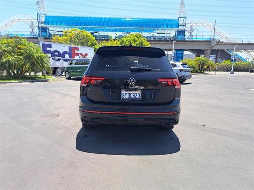 2022 Volkswagen Tiguan 2.0T SE R-Line Black
