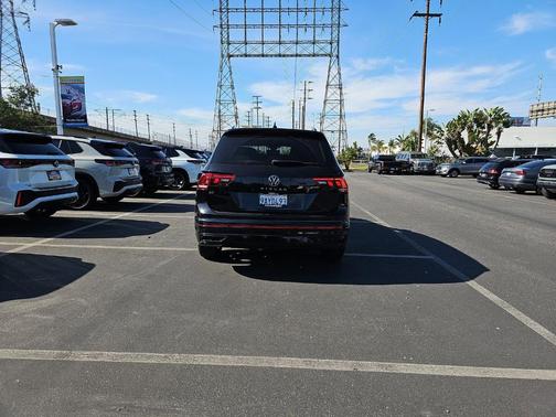 2022 Volkswagen Tiguan 2.0T SE R-Line Black