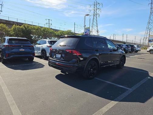 2022 Volkswagen Tiguan 2.0T SE R-Line Black