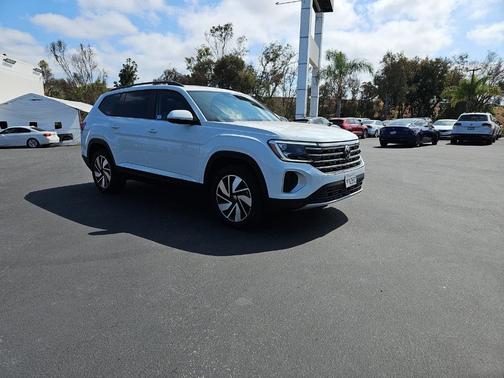 Pure White 2024 Volkswagen Atlas 2.0T SE w/Technology