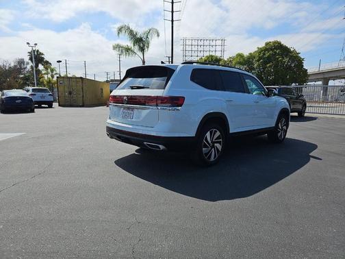 Pure White 2024 Volkswagen Atlas 2.0T SE w/Technology