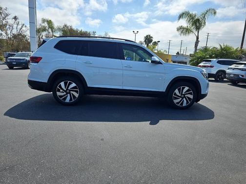 Pure White 2024 Volkswagen Atlas 2.0T SE w/Technology