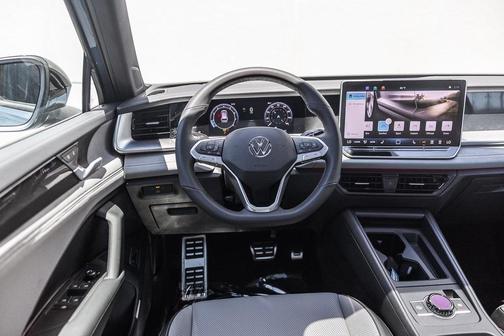 2025 Volkswagen Tiguan 2.0T SE R-Line Black
