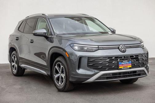 Platinum Gray 2026 Volkswagen Tiguan 2.0T SE