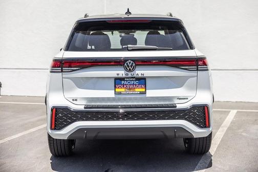 2025 Volkswagen Tiguan 2.0T SE R-Line Black