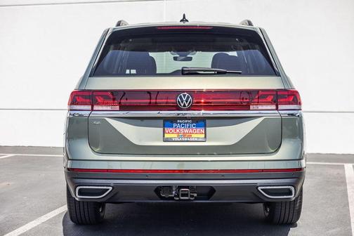 Avocado Green Pearl 2026 Volkswagen Atlas 2.0T SE W/TECHNOLOGY