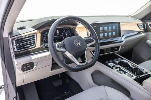 Avocado Green Pearl 2026 Volkswagen Atlas 2.0T SE W/TECHNOLOGY
