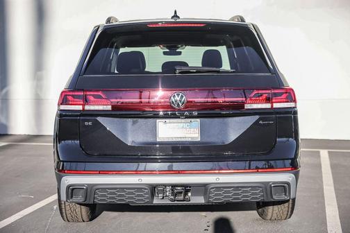 Deep Black 2026 Volkswagen Atlas 2.0T Peak Edition