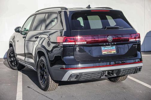 Deep Black 2026 Volkswagen Atlas 2.0T Peak Edition