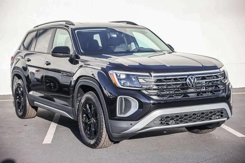 Deep Black 2026 Volkswagen Atlas 2.0T Peak Edition