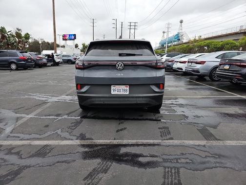 2023 Volkswagen ID.4 Pro