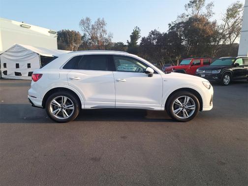 2022 Audi Q3 45 S line Premium