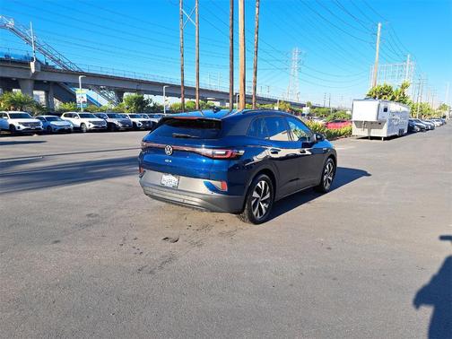 2023 Volkswagen ID.4 Pro