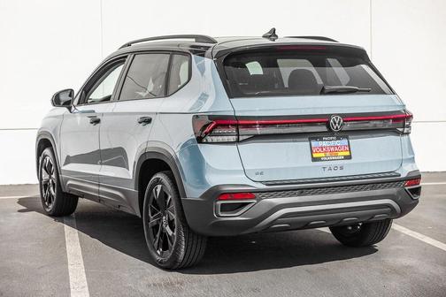 2025 Volkswagen Taos 1.5T SE Black