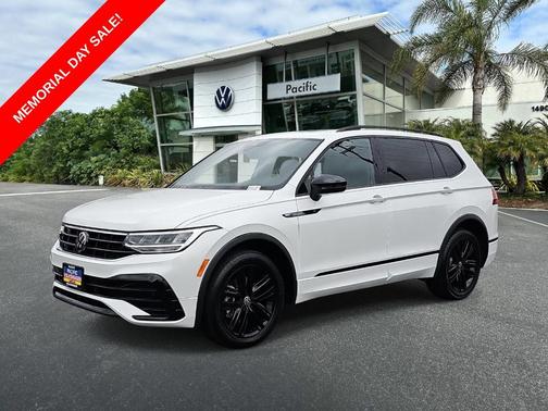 Oryx White Pearl Effect 2022 Volkswagen Tiguan 2.0T SE R-Line Black