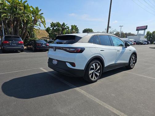 2023 Volkswagen ID.4 Pro