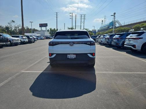 2023 Volkswagen ID.4 Pro