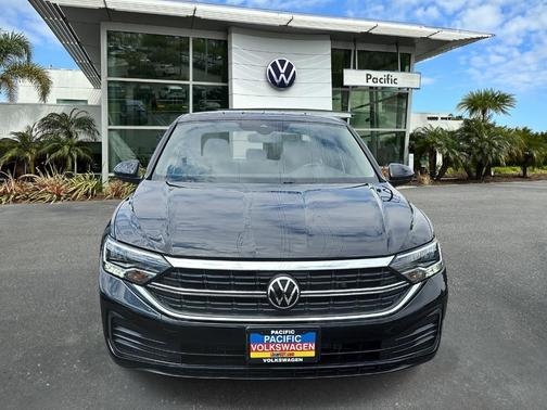 Deep Black Pearl Effect 2024 Volkswagen Jetta 1.5T SE