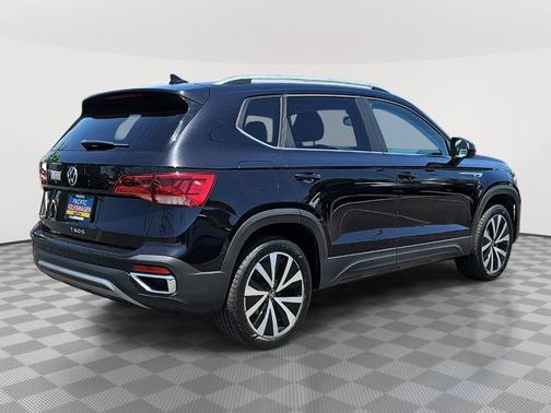 Deep Black Pearl Effect 2022 Volkswagen Taos 1.5T SE