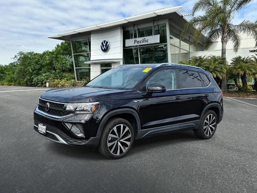Deep Black Pearl Effect 2022 Volkswagen Taos 1.5T SE