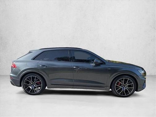 Daytona Gray Pearl Effect 2022 Audi Q8 55 Prestige