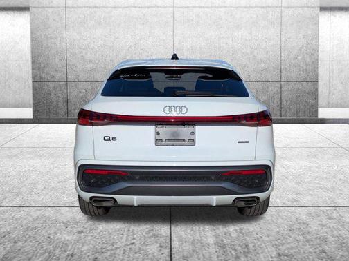 Glacier White Metallic 2025 Audi Q5 Premium Plus TFSI quattro S tronic