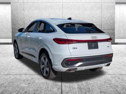 Glacier White Metallic 2025 Audi Q5 Premium Plus TFSI quattro S tronic