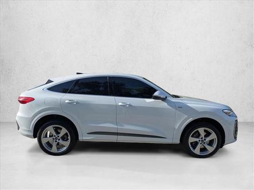 Glacier White Metallic 2025 Audi Q5 Premium Plus TFSI quattro S tronic