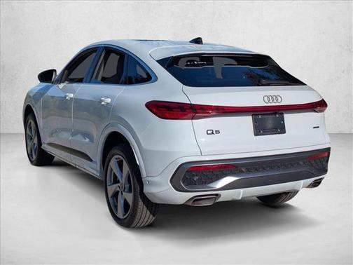 Glacier White Metallic 2025 Audi Q5 Premium Plus TFSI quattro S tronic