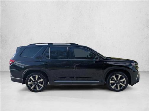 Crystal Black Pearl 2025 Honda Pilot Touring 8-Passenger