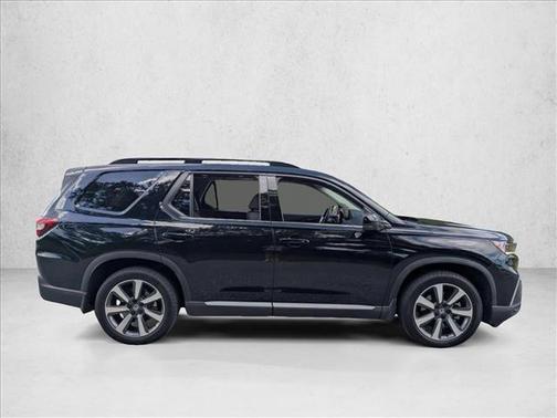 Crystal Black Pearl 2025 Honda Pilot Touring 8-Passenger