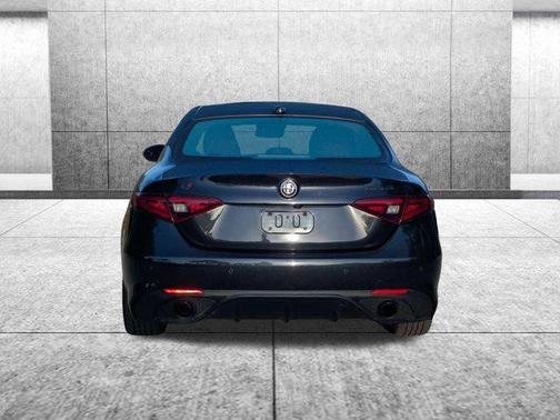 Vulcano Black Metallic 2019 Alfa Romeo Giulia Ti Sport