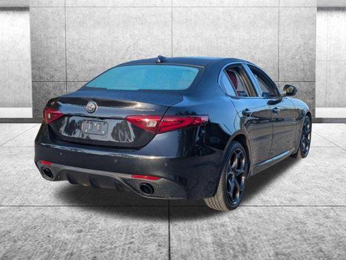 Vulcano Black Metallic 2019 Alfa Romeo Giulia Ti Sport