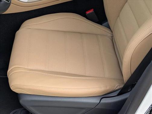 MANUFAKTUR Moonlight White Metallic 2026 Mercedes-Benz GLE 450 4MATIC