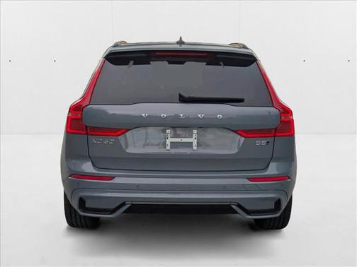 2024 Volvo XC60 B5 Ultimate Dark Theme