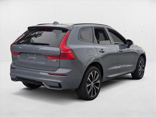 2024 Volvo XC60 B5 Ultimate Dark Theme