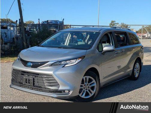 2023 Toyota Sienna Limited
