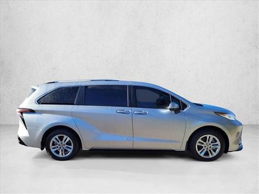 2023 Toyota Sienna Limited
