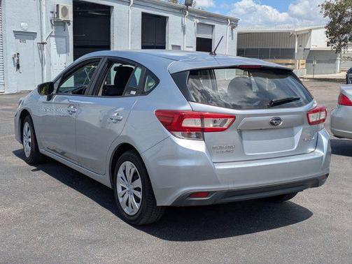 Ice Silver Metallic 2018 Subaru Impreza 2.0i