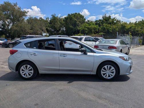 Ice Silver Metallic 2018 Subaru Impreza 2.0i