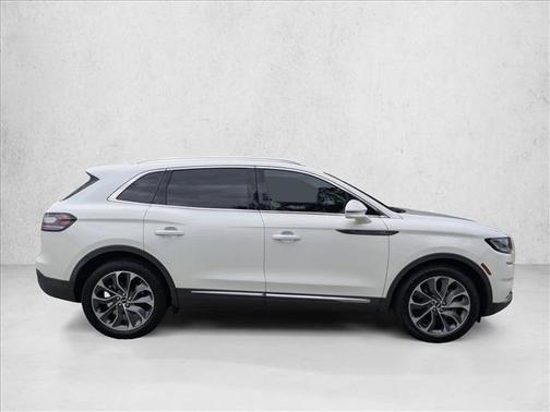 Pristine White Metallic Tri-Coat 2022 Lincoln Nautilus Reserve