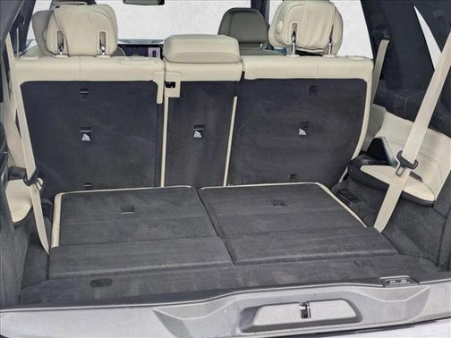 Black Sapphire Metallic 2024 BMW X7 xDrive40i