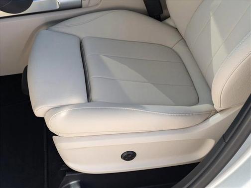 2025 Mercedes-Benz GLB 250 Base