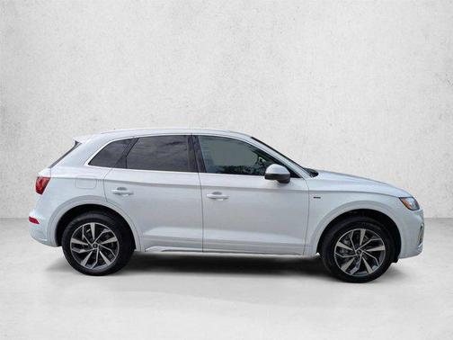 Glacier White Metallic 2023 Audi Q5 45 S line Premium Plus