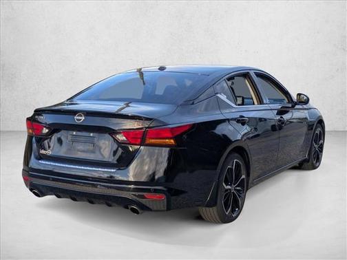Super Black 2023 Nissan Altima SR FWD
