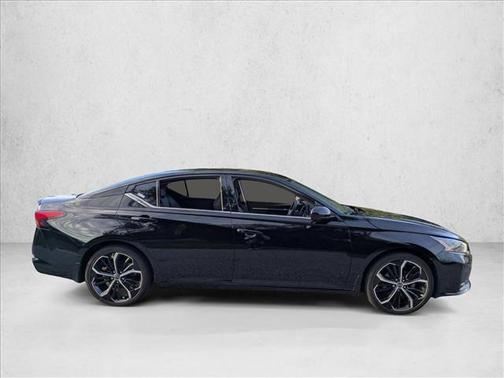 Super Black 2023 Nissan Altima SR FWD