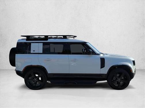 Yulong White Metallic 2022 Land Rover Defender 110 X-Dynamic SE