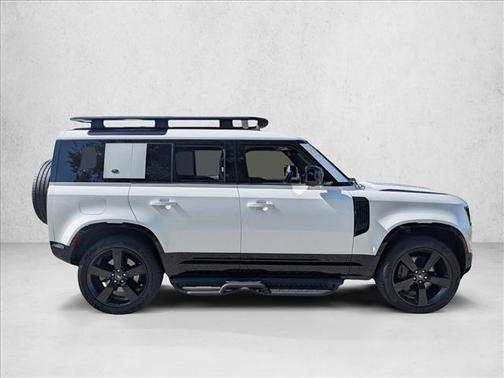 Yulong White Metallic 2022 Land Rover Defender 110 X-Dynamic SE